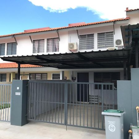 Oyo 90493 Jl Homestay Segamat Zewnętrze zdjęcie