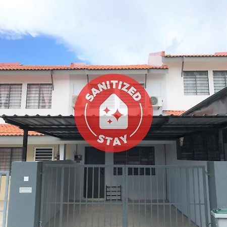 Oyo 90493 Jl Homestay Segamat Zewnętrze zdjęcie