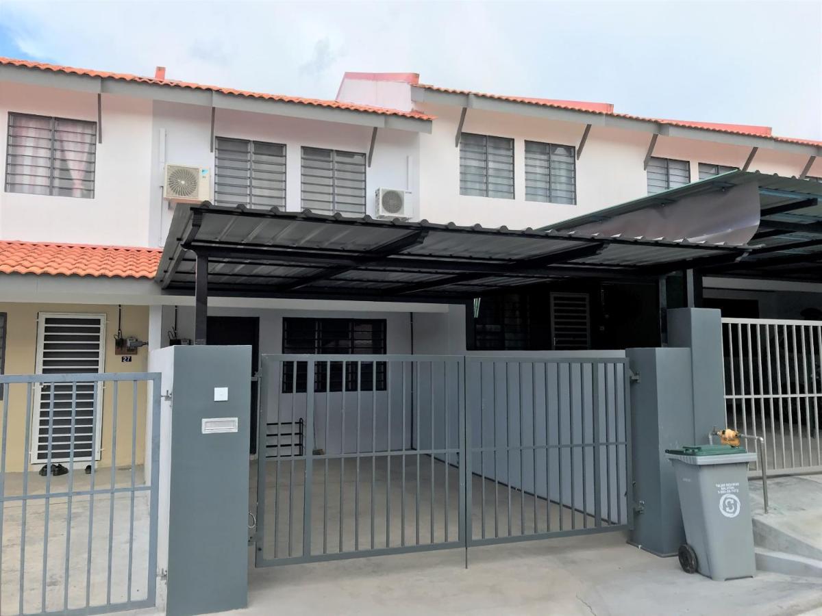 Oyo 90493 Jl Homestay Segamat Zewnętrze zdjęcie
