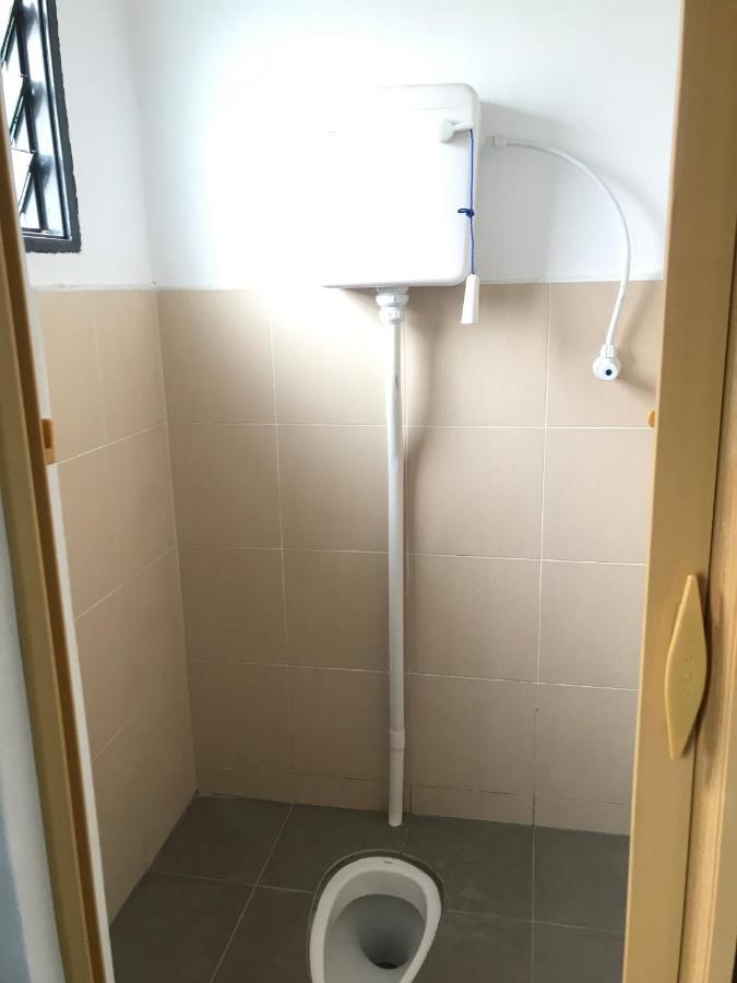 Oyo 90493 Jl Homestay Segamat Zewnętrze zdjęcie