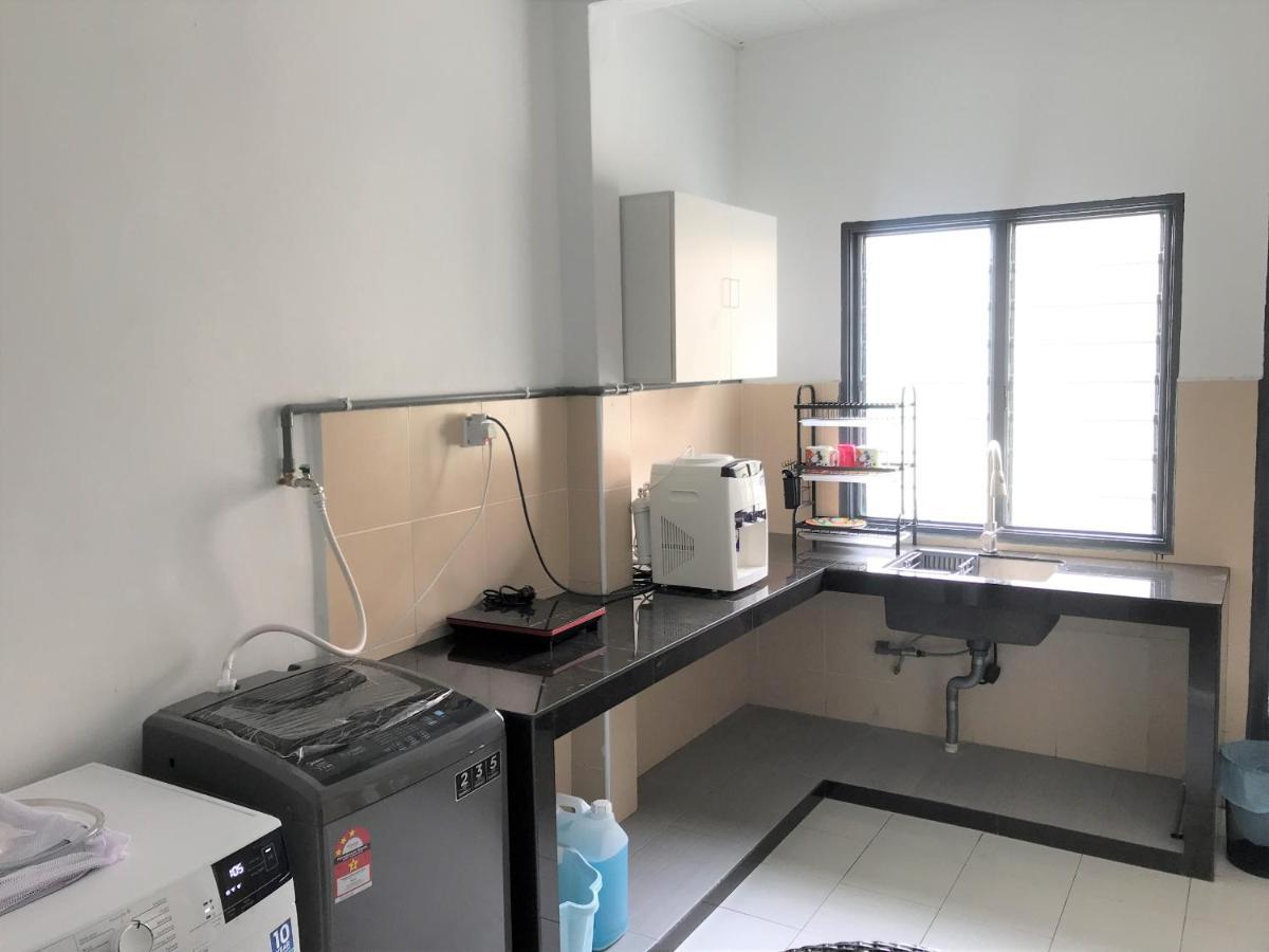 Oyo 90493 Jl Homestay Segamat Zewnętrze zdjęcie