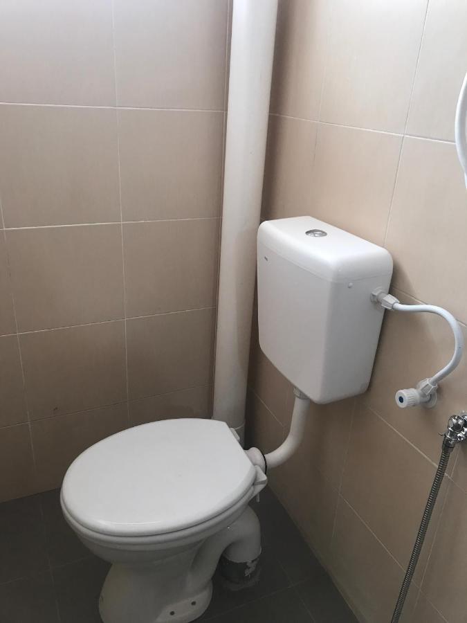 Oyo 90493 Jl Homestay Segamat Zewnętrze zdjęcie